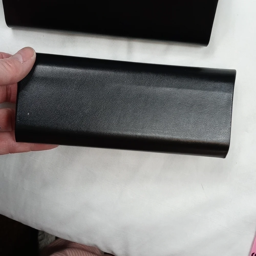 Christian Siriano3 piece glasses cases with one glasses wipe